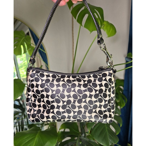 Coach White/Black Signature Leather Baguette‎ - Picture 2 of 8